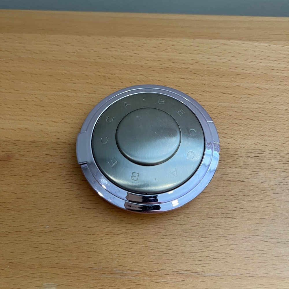❤️‍🔥NEW❤️‍🔥 Becca Highlighter ! RARE!